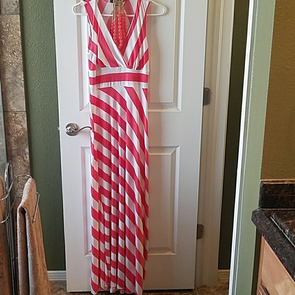 Dress - Picture 2 of 3